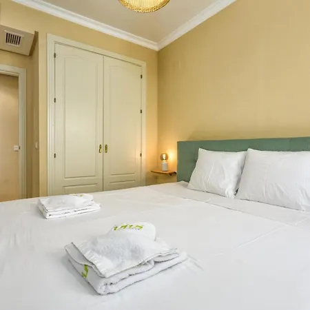 Vivi Homes - Valery Pool, Terrace & Padel Apartmán *