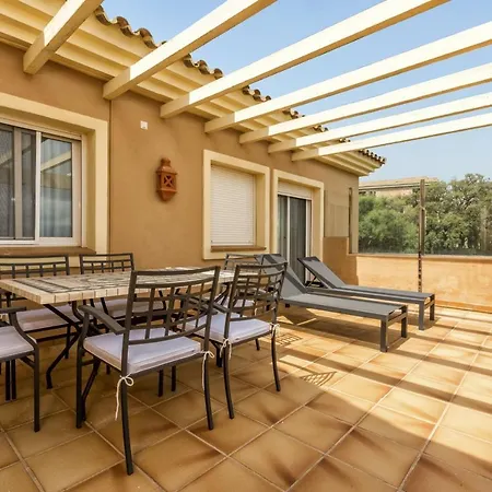 Vivi Homes - Valery Pool, Terrace & Padel Apartmán