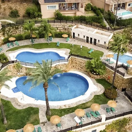 Vivi Homes - Valery Pool, Terrace & Padel Apartmán *